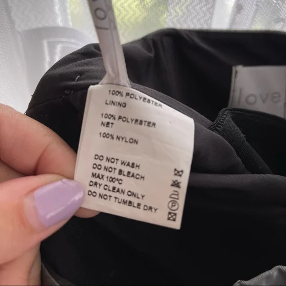 Love Gown mermaid style, worn once—- Needs to be dry cleaned to remove stain - Picture 4 of 10